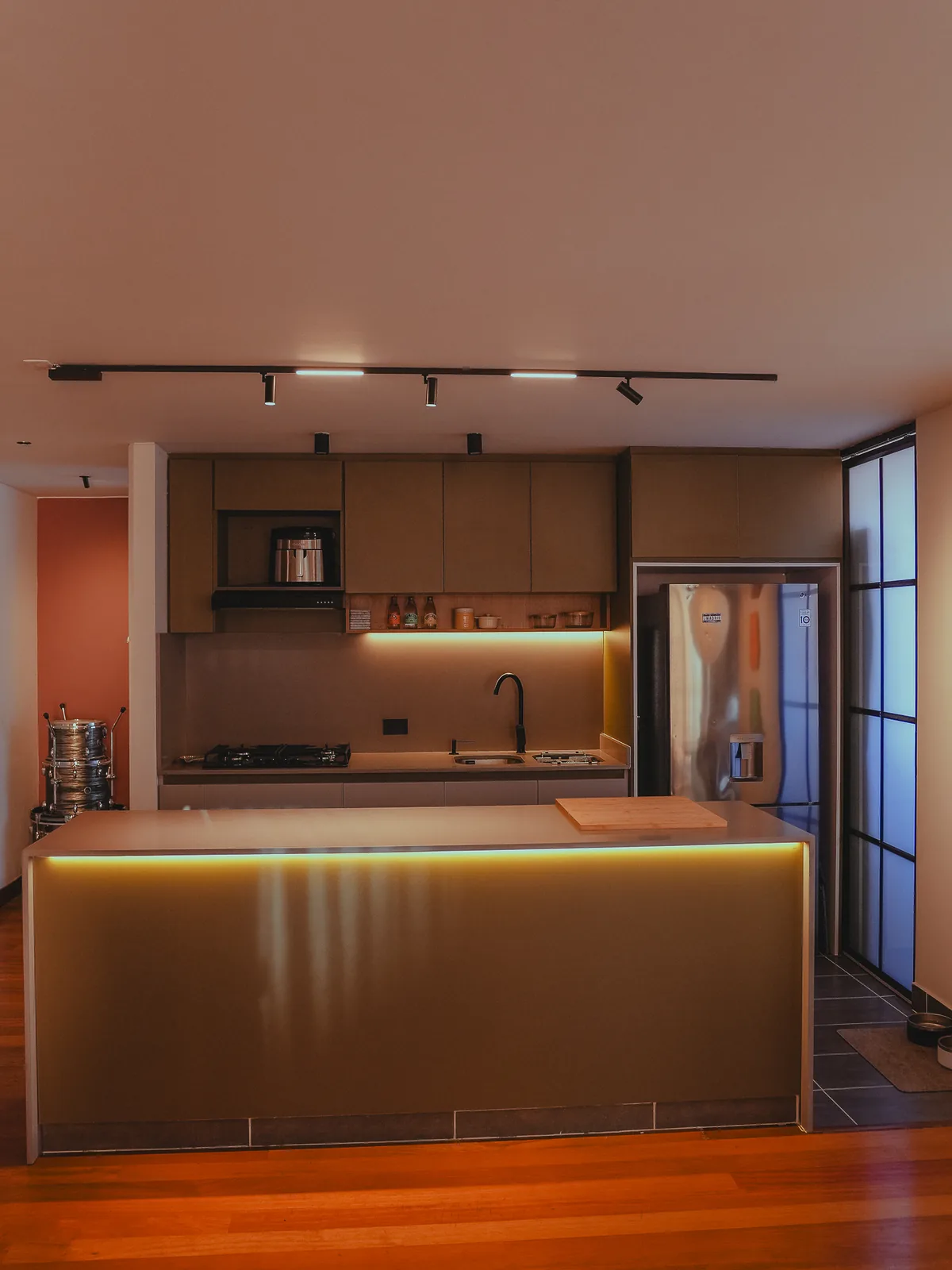 Isla de cocina con luz LED indirecta, Asombra, Bogotá