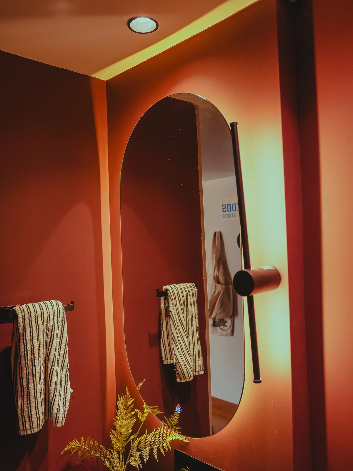 Baño con espejo iluminado y aplique, Asombra, Bogotá