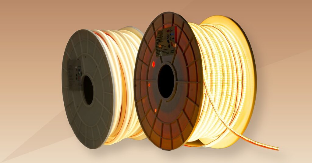 Rollos de cinta LED COB de Asombra, series Linx de 8 mm y Serpens de 10 mm, encendidos mostrando luz continua cálida sin puntos visibles